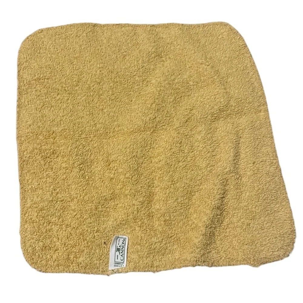 Vintage Cannon Rose GarBath Towel, Crisp Terry Cloth,‎ Yellow Roses on Lattice